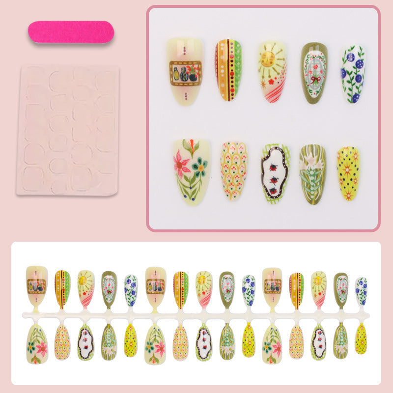 Kunstnagelset mit aufwendigen floralem und buntem Desig Karnz