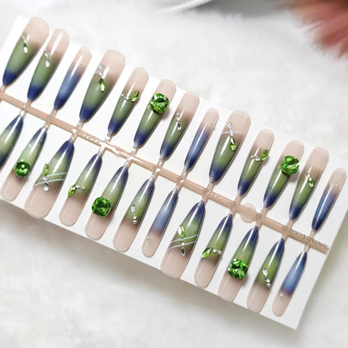 Kunstnägel mit elegantem Farbverlauf und Glitzerakzenten Karnz