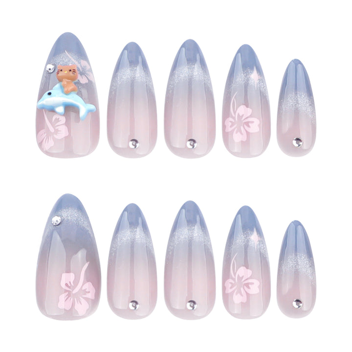 Kunstvolle Nagelverlängerungen mit elegantem Ombré-Design und floralen Akzenten Karnz