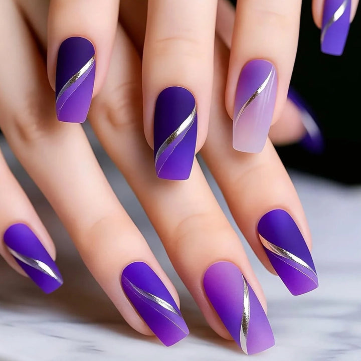 Stylische Matte-Finish-Nagelkunstverlängerungen Karnz