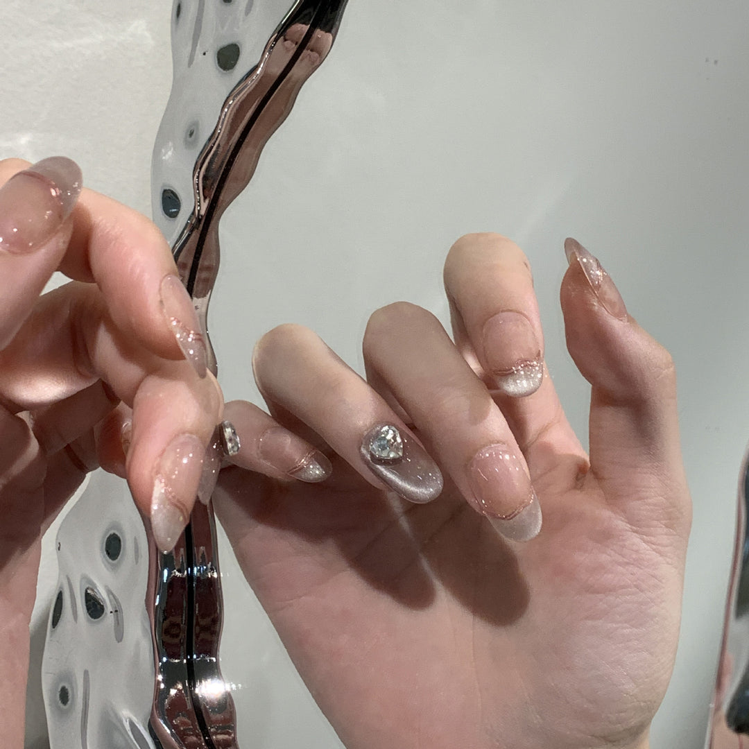 Elegantes Press-On-Nagel-Set mit Juwel-Akzenten Karnz