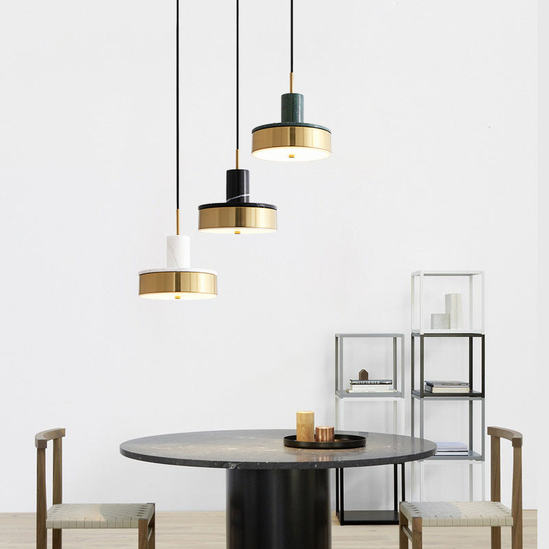 Moderne Marmor- und Goldpendelleuchte