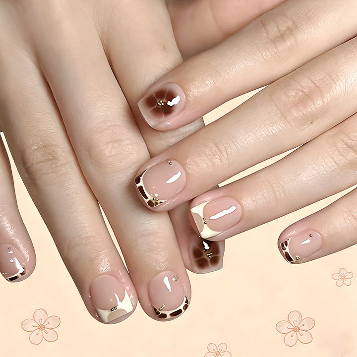 Elegante French Tip Press-On Nägel Kollektion Karnz