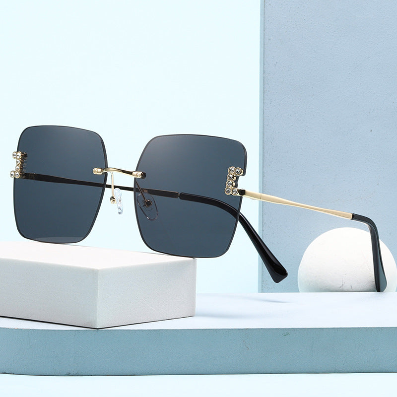Damen modische quadratische Sonnenbrille mit zarten Designdetails Karnz
