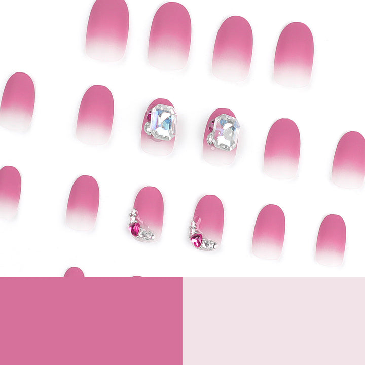 Kreative Nagelkunst mit edlen Strass-Akzenten Karnz