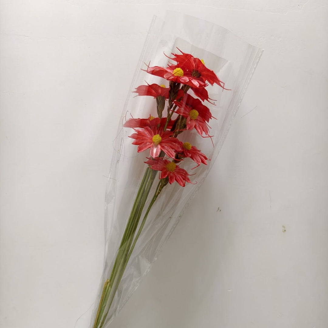 Vibrant künstlicher Blumenstrauß mit stilvoller Verpackung