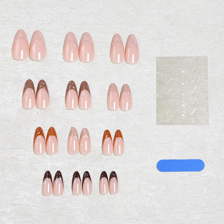 Kreative Nagelspitzen im eleganten Design Karnz