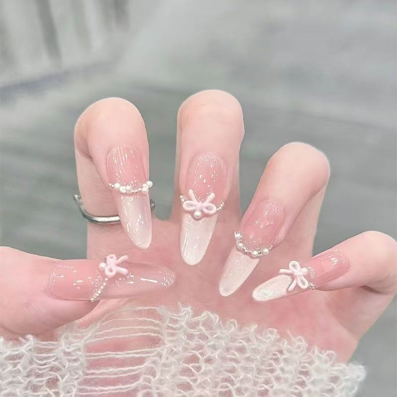 Elegante Stiletto Nagel Kunst Tipps mit Perlenakzenten