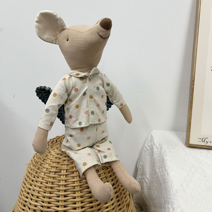 Langbeinige Organic-Leinen-Hasenpuppe mit bestickten Karotten-Latzhosen