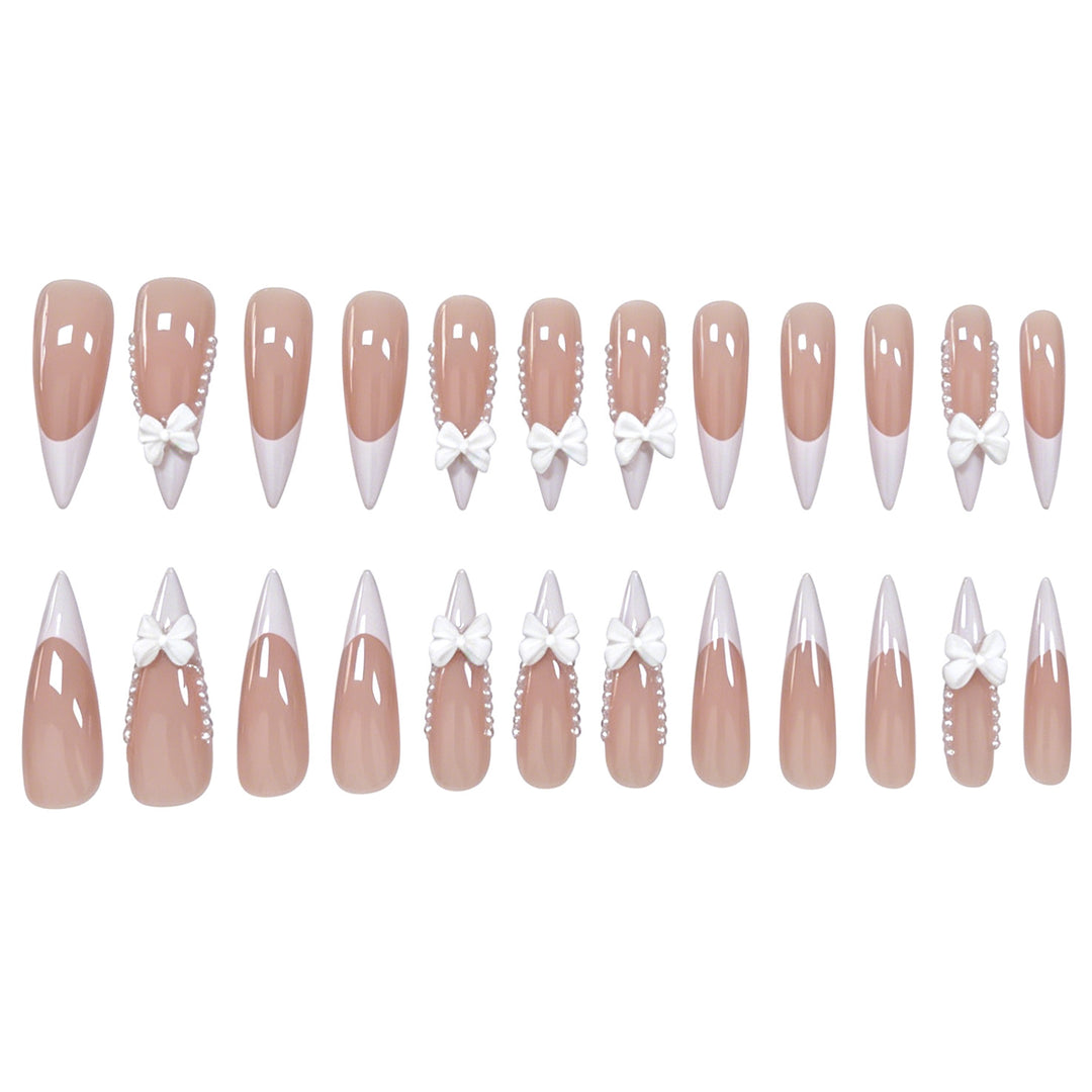 Elegante mit Schleife verzierte Nagelkunst Karnz