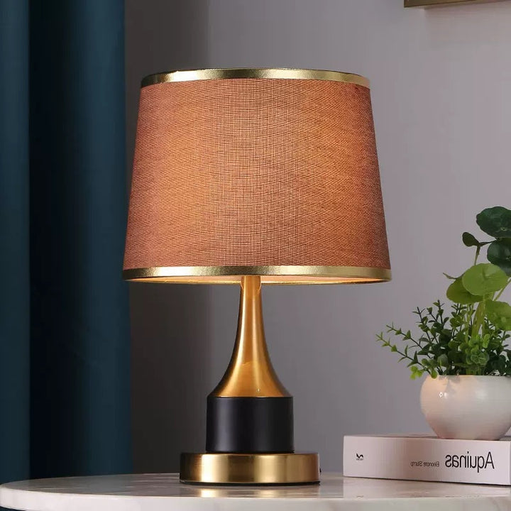 Elegante Metall Tischlampe