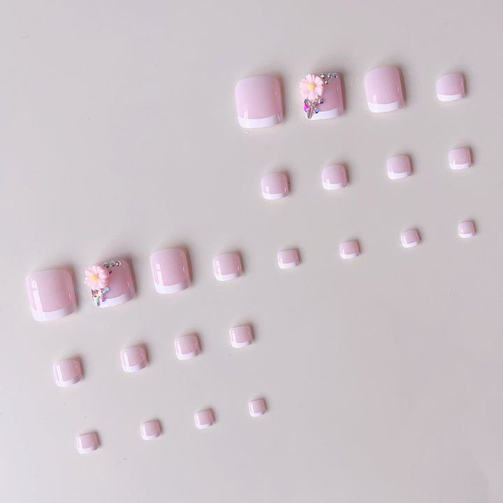 Fußnageldesign mit floralen Akzenten Karnz