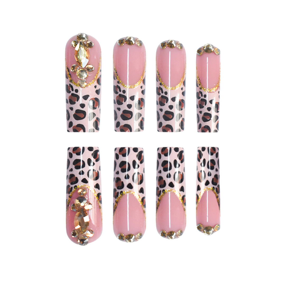 Künstlerisches Leopard-Print Press-On Nageldesign Karnz