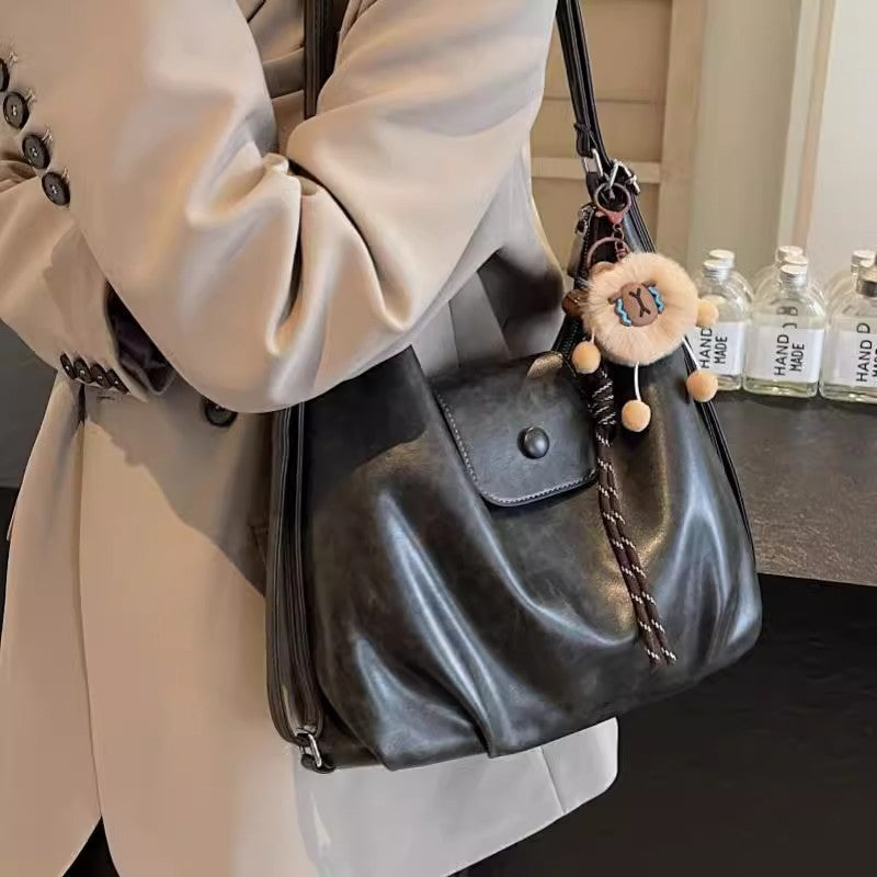Moderne Schultertasche mit Praktischem Klappenverschluss Karnz