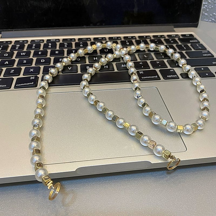 Eleganter Perlenbrillenhalter Karnz
