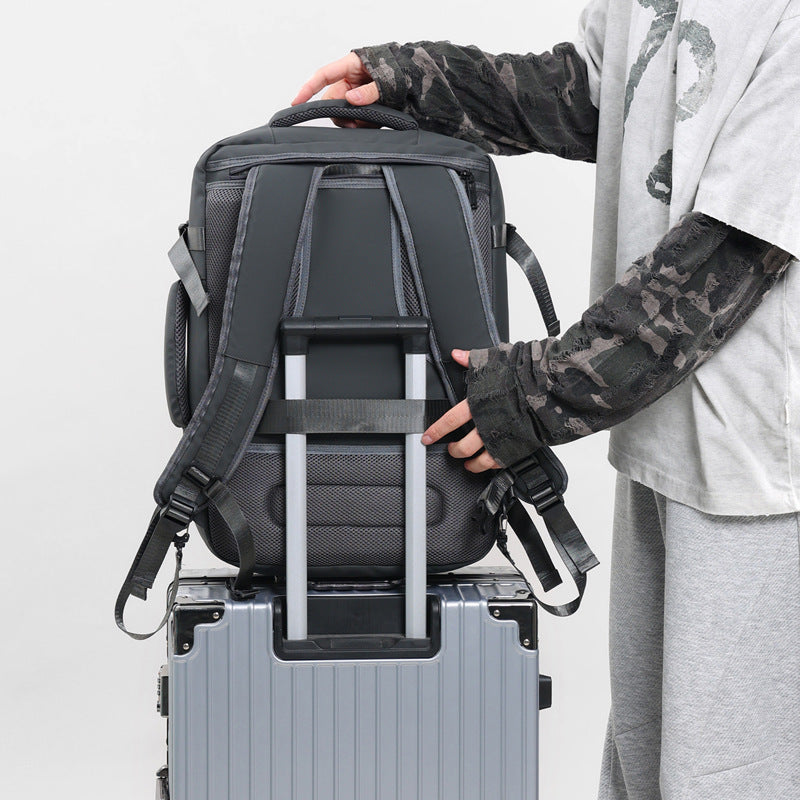 Vielseitiger Reiserrucksack mit erweiterbaren Fächern