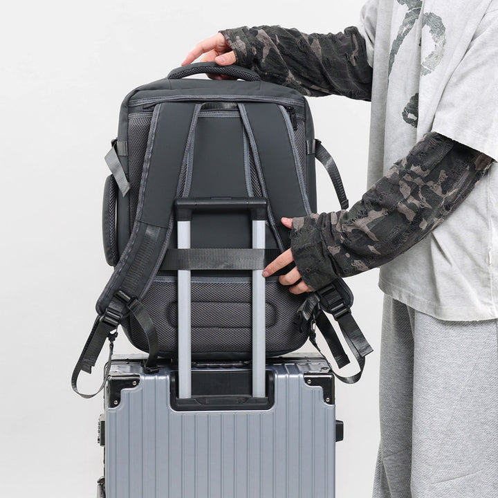 Vielseitiger Reiserrucksack mit erweiterbaren Fächern