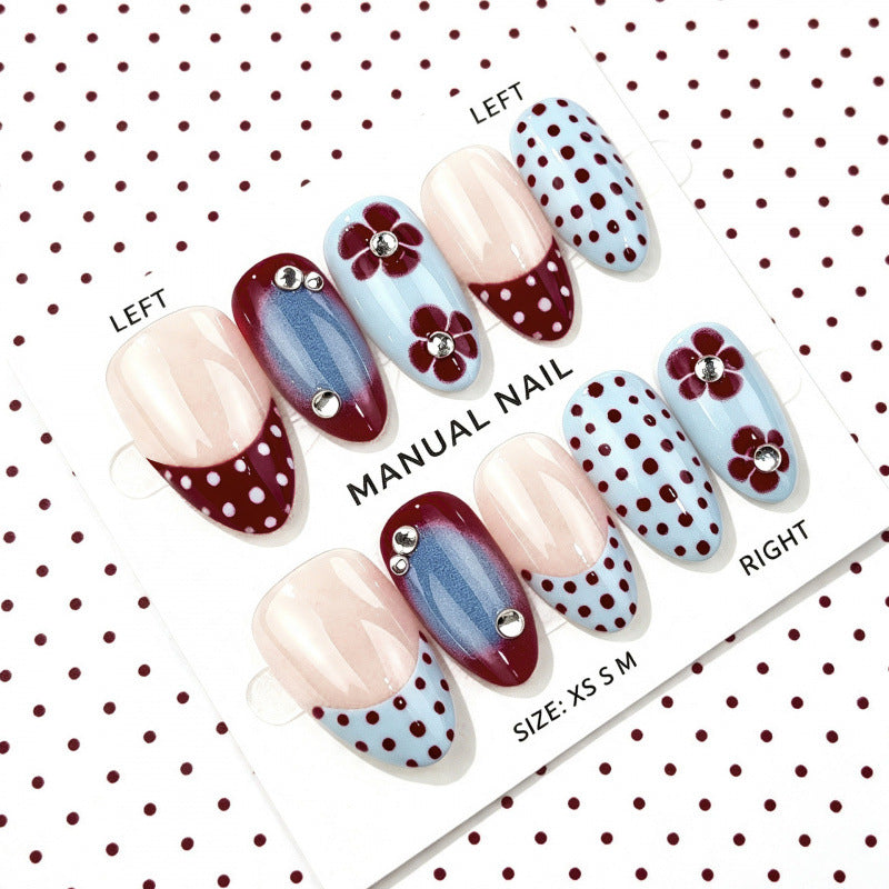 Kunstvolles Nageldesign