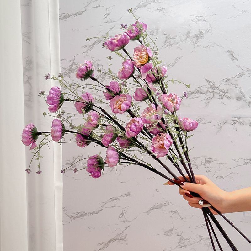 Realistischer künstlicher Blumenstrauß