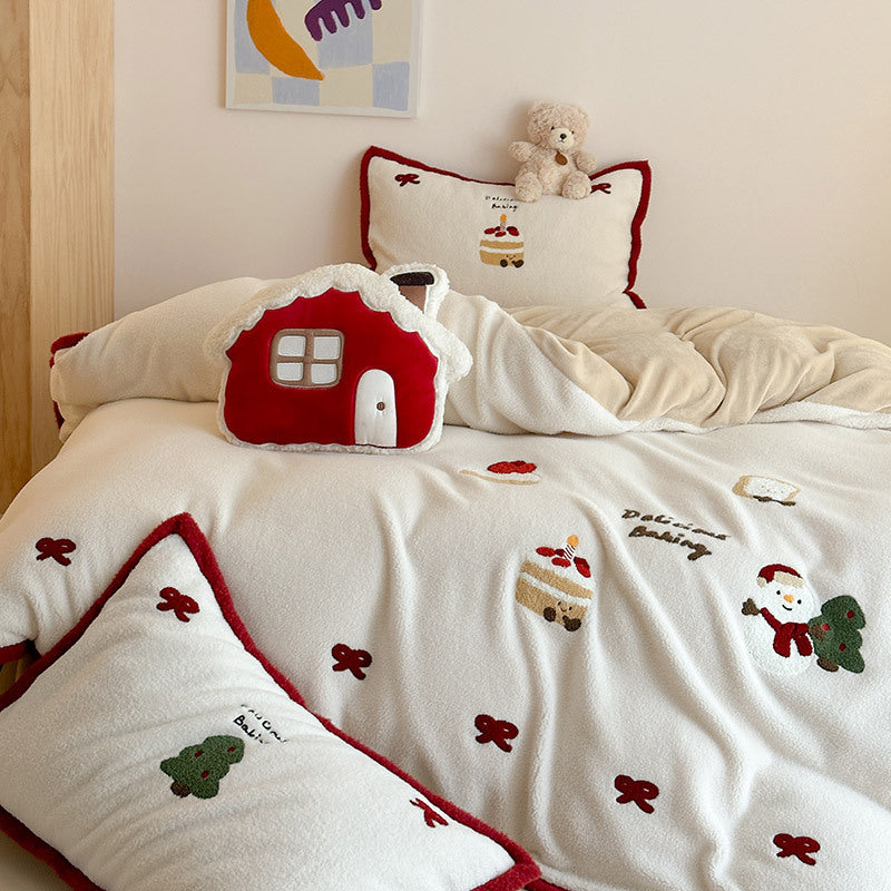 Kuschelige Wendbare Bettgarnitur aus Teddyfleece mit gestickten Motiven und dekorativer Paspel