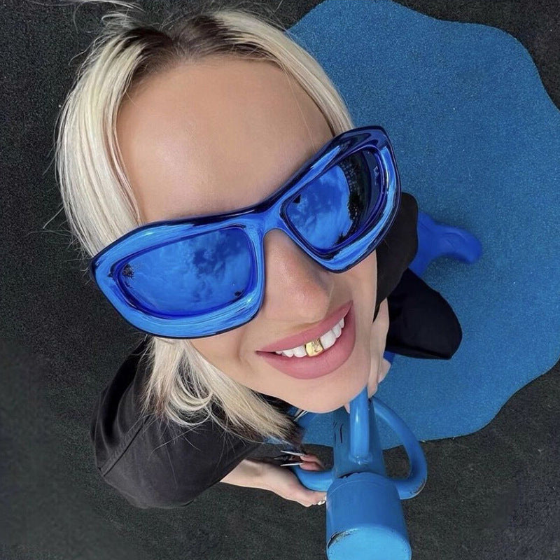 Damen sportliche Sonnenbrille mit schützendem UV-Filter und dickem Rahmen Karnz