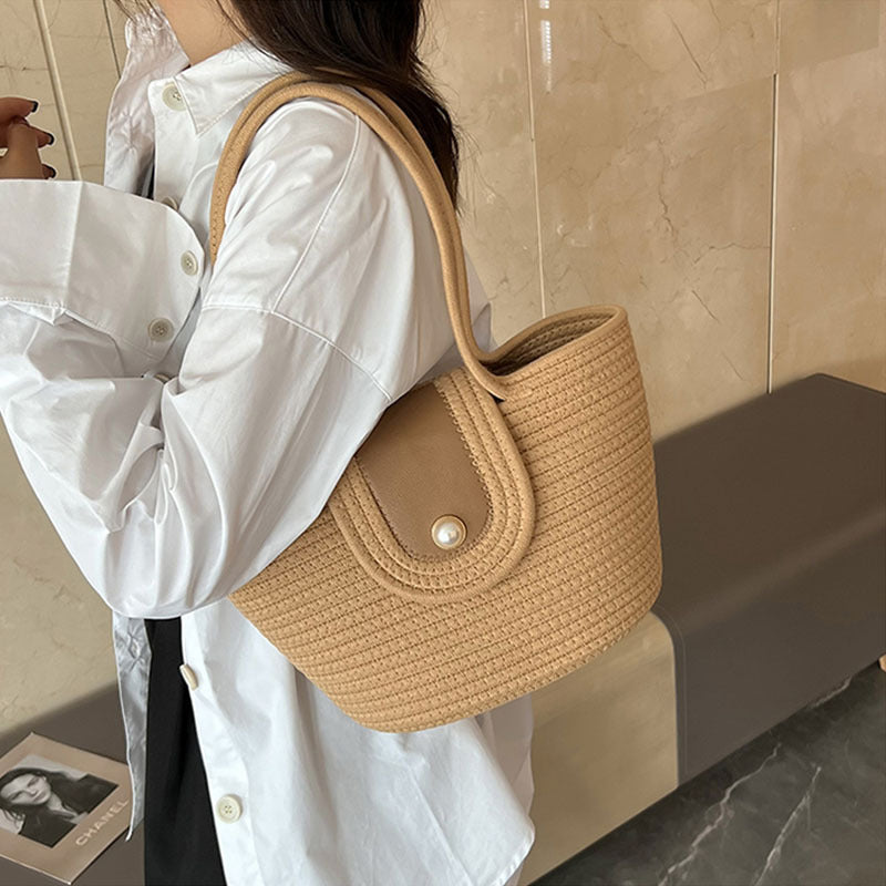 Damen Handtasche aus geflochtenem Naturmaterial mit elegantem Verschluss Karnz