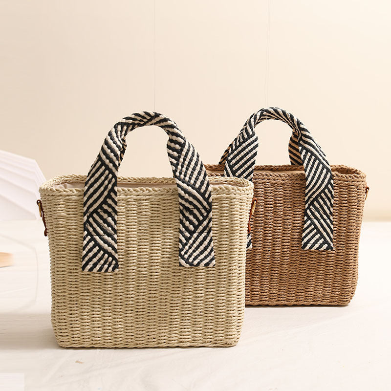 Damen Handtasche aus geflochtenem Naturmaterial mit modischem Detail Karnz