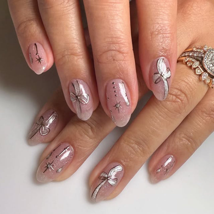 Künstliche Nagelkunst mit verspielten Punkten und Schleifen Karnz