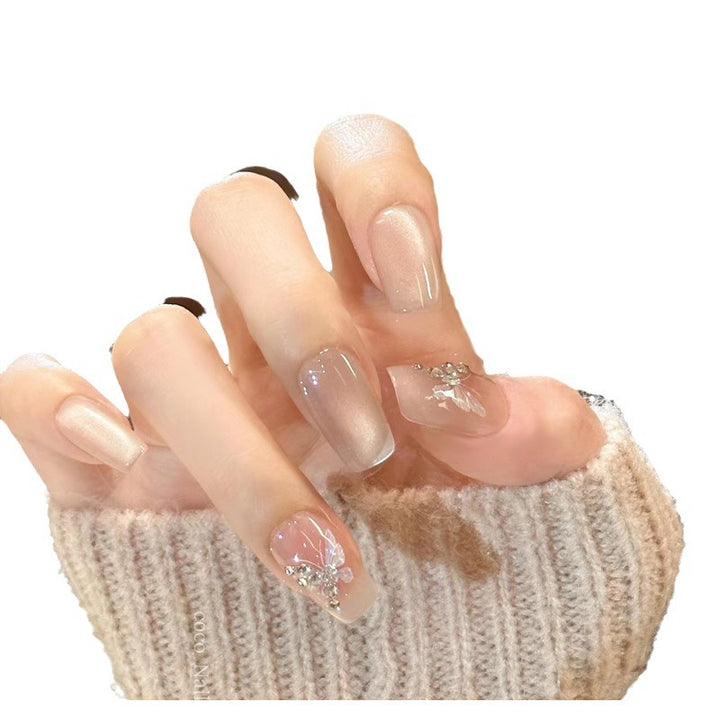 Elegante Faux-French-Tip-Press-On-Nägel mit floralen Akzenten Karnz