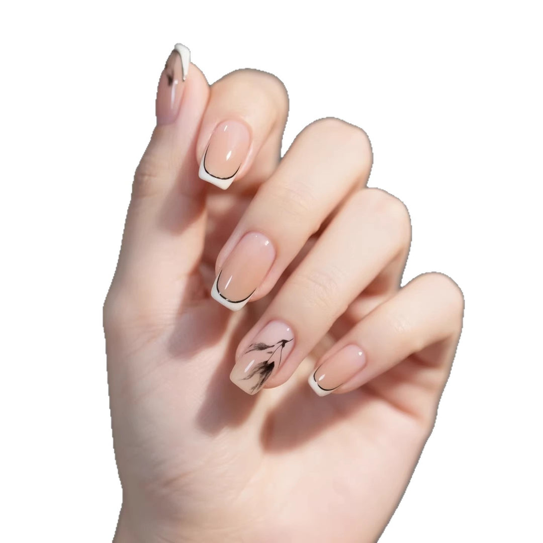Elegantes Press-On-Nail-Art-Set mit floralem Design