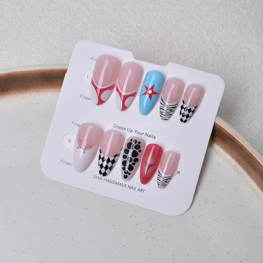 Künstlerisches Press-On Nail Set Karnz