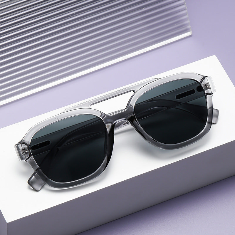 Damen stilvolle Sonnenbrille im modernen Design Karnz
