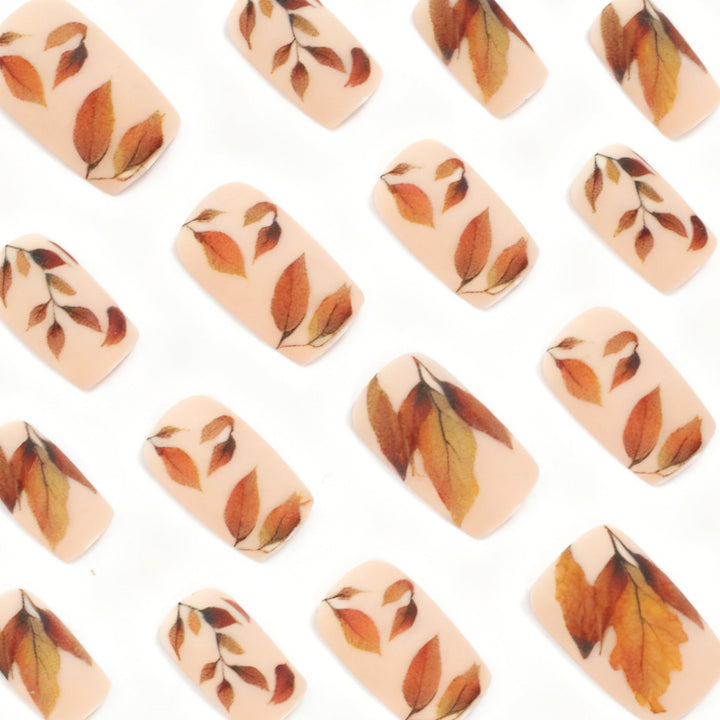 Herbst-inspirierte dekorative Nagelkunst Karnz