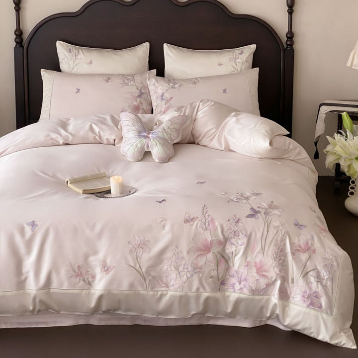 Luxuriöses Satin-Bettwäsche-Set mit floraler Stickerei und Schmetterlings-Applikation
