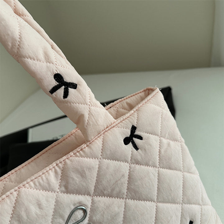 Gestepptes Dekoratives Bogen Handtasche