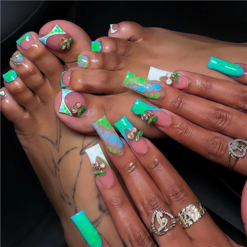 Künstlerische Blumen Press-On Nagelkunst Karnz