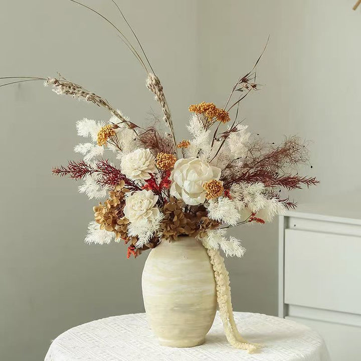 Elegante getrocknete Blumenanordnung