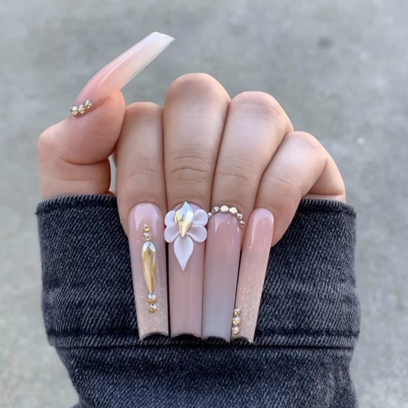Dekorative Lange Stiletto Press-On Nägel mit Floralen und Edelstein Akzenten Karnz