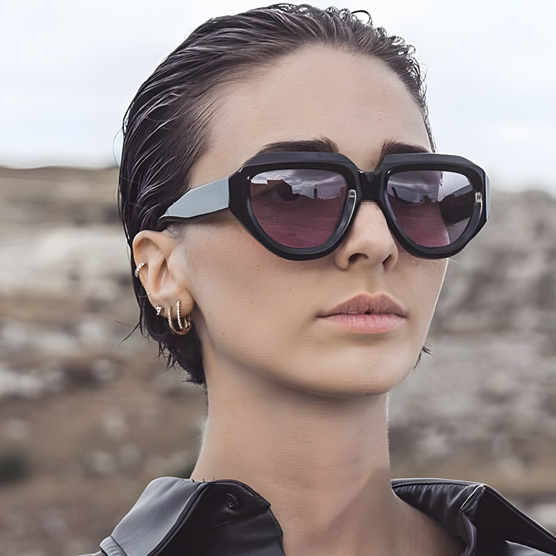 Damen modische Sonnenbrille mit einzigartigem, eckigem Rahmen Karnz