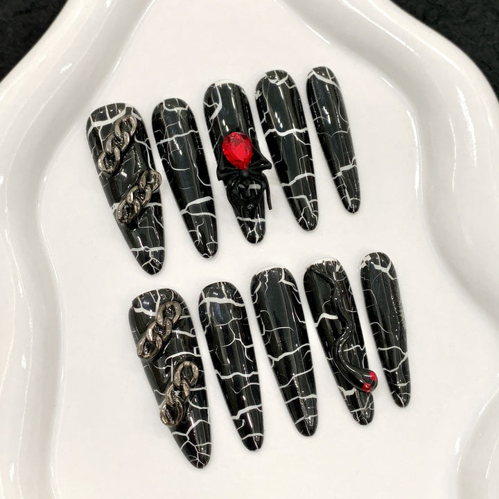 Künstlerisches Druck-Nagelset mit modernem schwarzem Marmor-Design