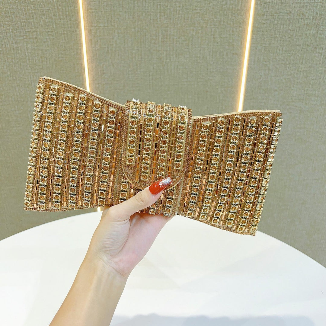 Glamouröse, mit Rhinestones besetzte Abend-Clutch