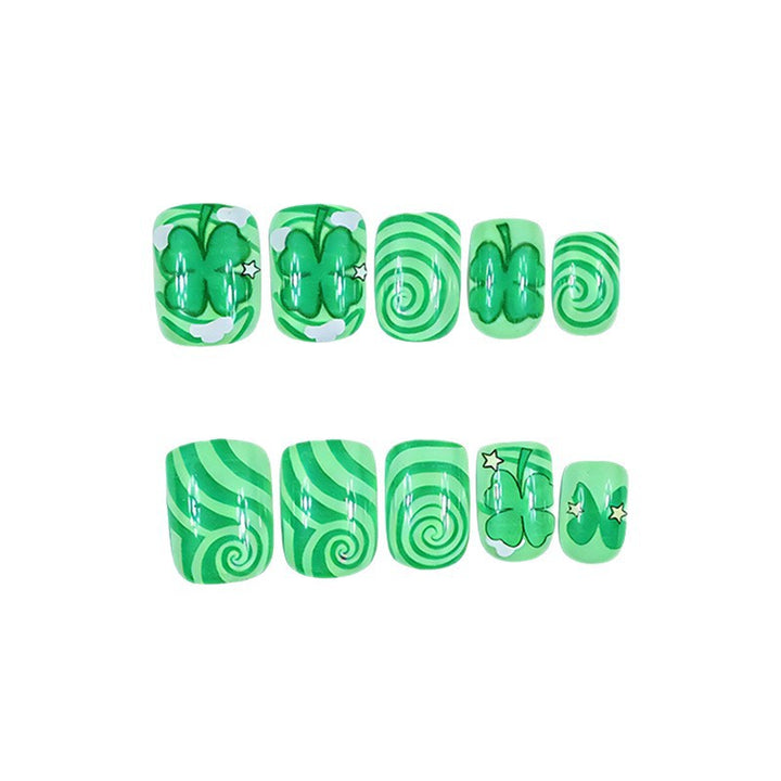 Festliche Kleeblatt Nagelkunst Karnz