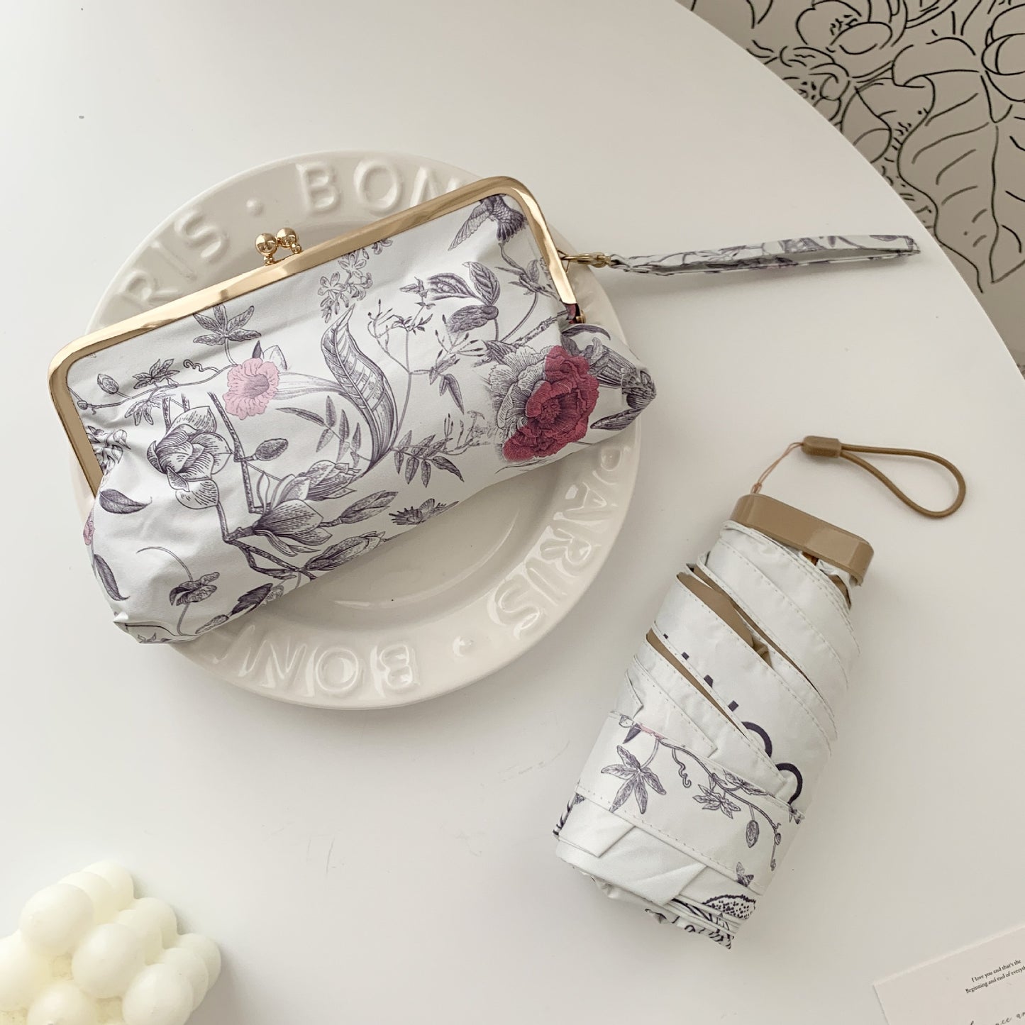 Damen eleganter Faltregenschirm mit floralem Design und praktischem Etui Karnz