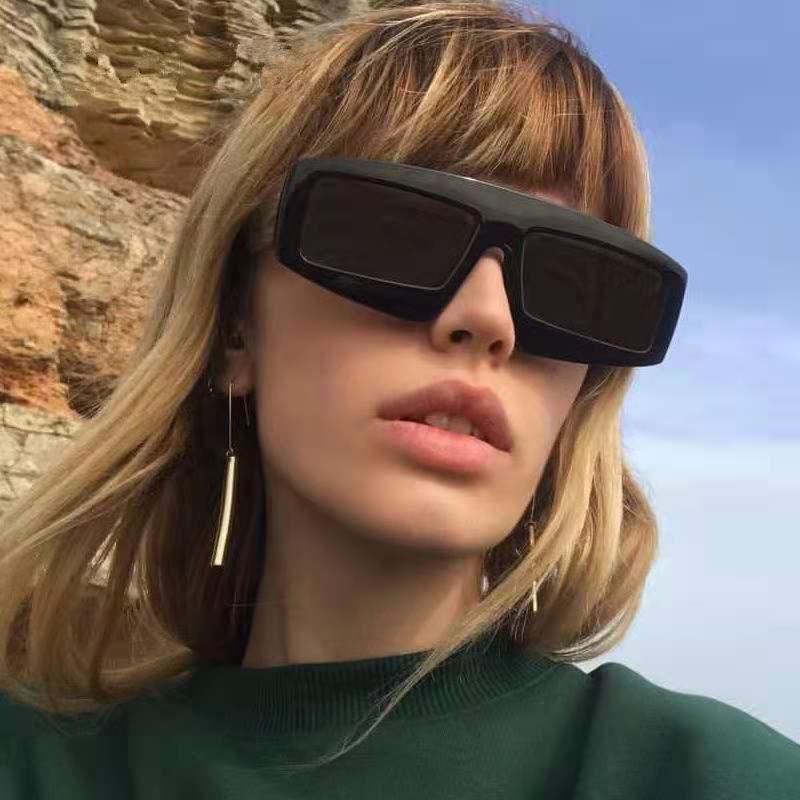 Damen futuristische Sonnenbrille im chunky Design Karnz