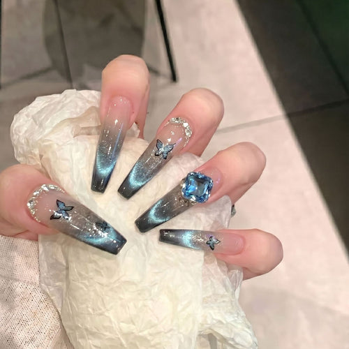 Künstlerisches Ombre Press-On Nagelkunstset mit Schmetterlings- und Edelsteinakzenten Karnz