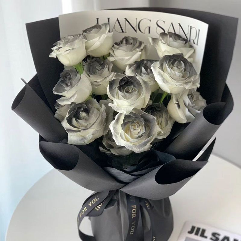 Elegante Blumenstrauß mit dekorativem schwarzen Box