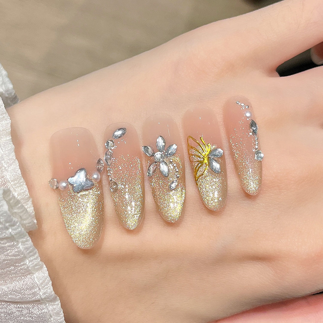 Künstlerische Glitter-Nagelverlängerungen Karnz