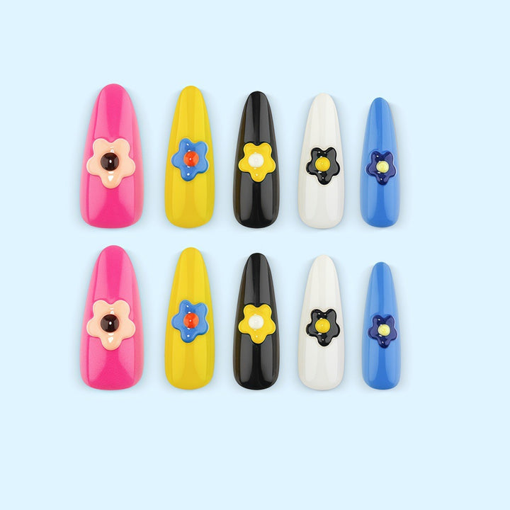 Kunstnagelset mit bunten Blütenmotiven Karnz