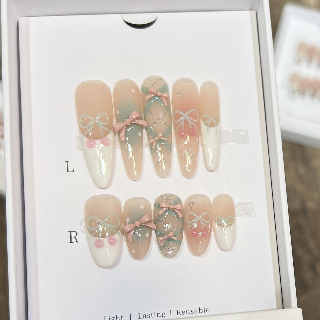 Ausführliches dekoratives Press-On-Nagelkunst-Set Karnz