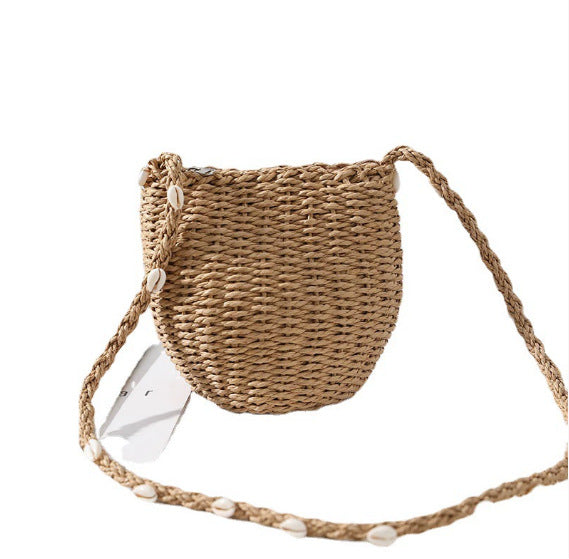 Damen Handtasche aus geflochtenem Naturmaterial mit Muschelverzierungen Karnz